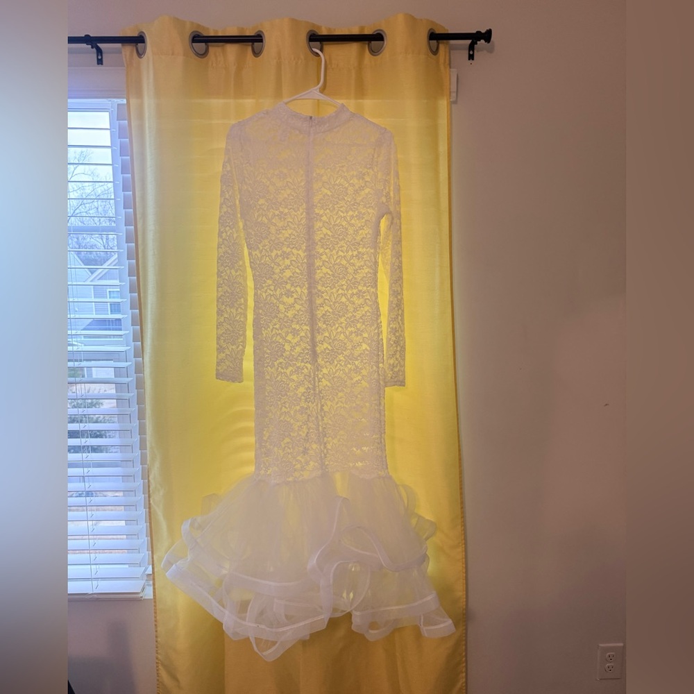 Elegant White Lace Dress with Ruffle Hem